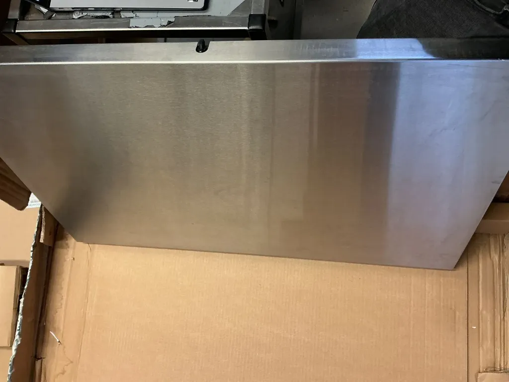 Tierwaage für Kleintiere SLIM-LINE komplett aus Edelstahl, mit LCD-Anzeige 90 x 55 X 4,5 cm (Höhe Abdeckung), Originalverpackung beschädigt, Kratzer an mehreren Stellen